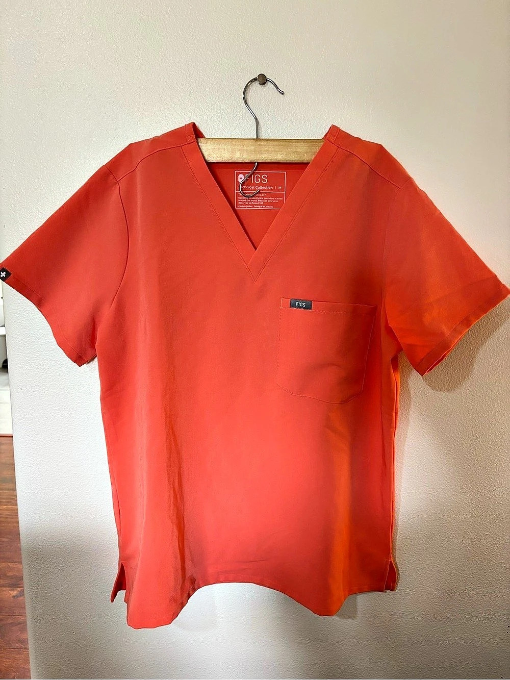 FIGS Catarina V-Neck Top Salmon Medium NWOT